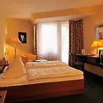 Hotel Nells Park 4*